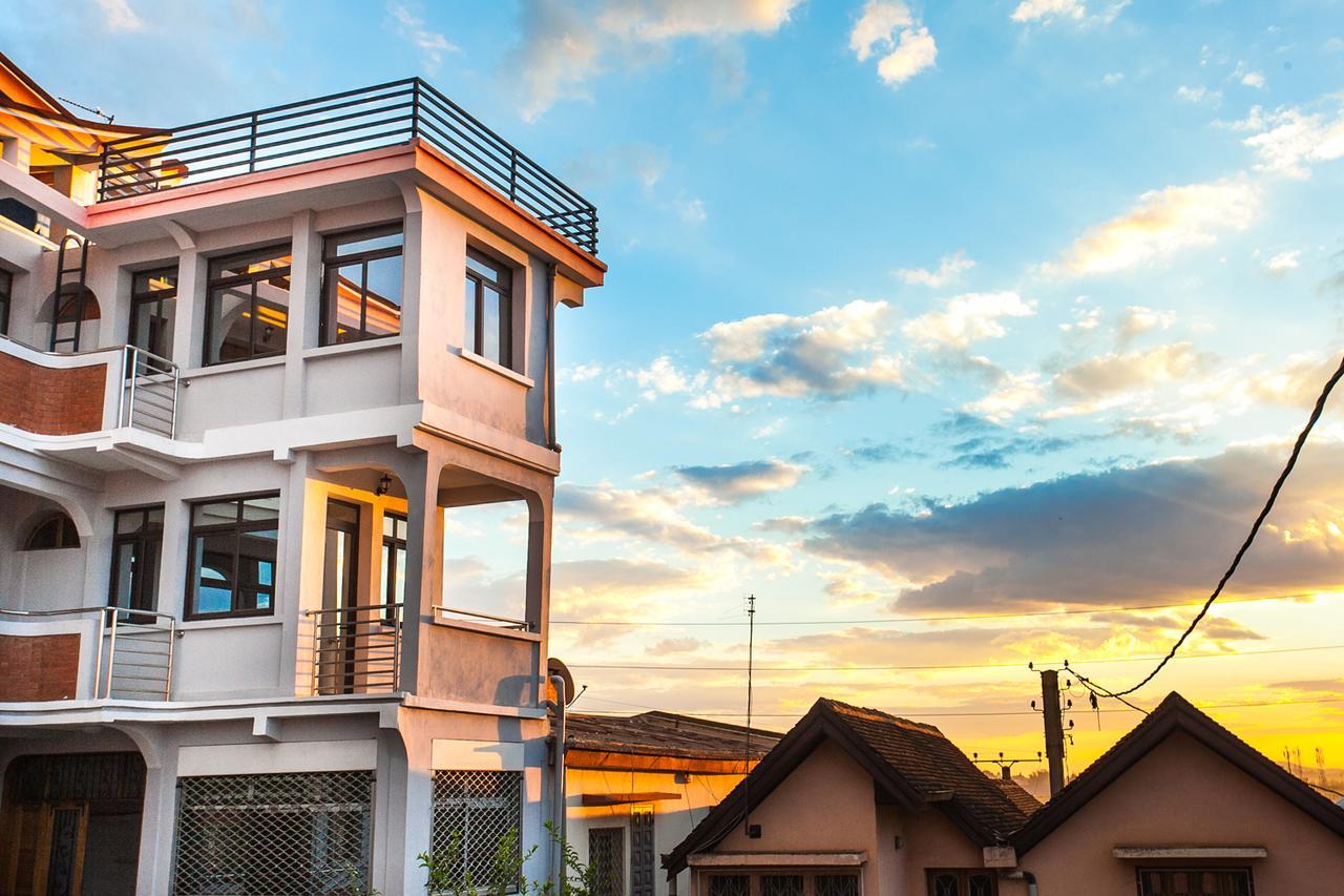 Oceanis Home & Voyages Ivato  Exterior photo